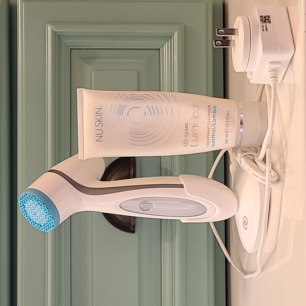 NU SKIN ageLOC LumiSpa + Treatment Head (normal) + Cleanser (normal/combo).